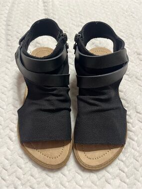 Blowfish Black Open-Toe Ankle Strap Sandals
